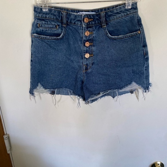 ZARA size 6 button fly Denim Shorts - Picture 1 of 5